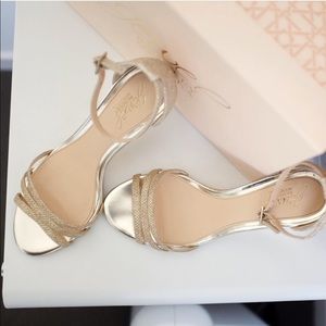 EUC Jewel Badgley Mischka Antonette Gold Wedges